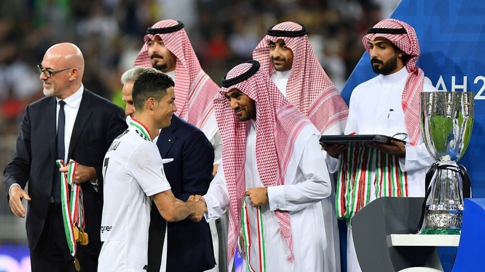 هل يعود رونالدو إلى السعودية؟