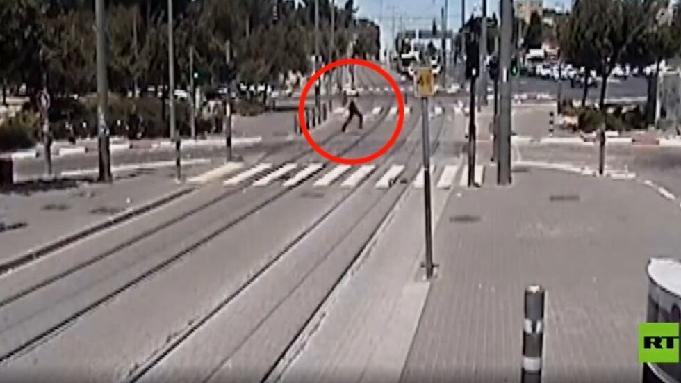 كاميرا مراقبة ترصد منفذ عملية طعن فى حي الشيخ جراح بالقدس