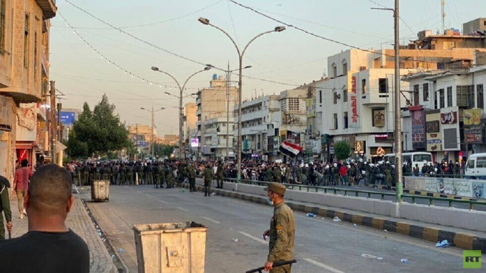 مراسلنا: صدامات بين المحتجين والقوات الأمنية في ساحة التحرير ببغداد - فيديو