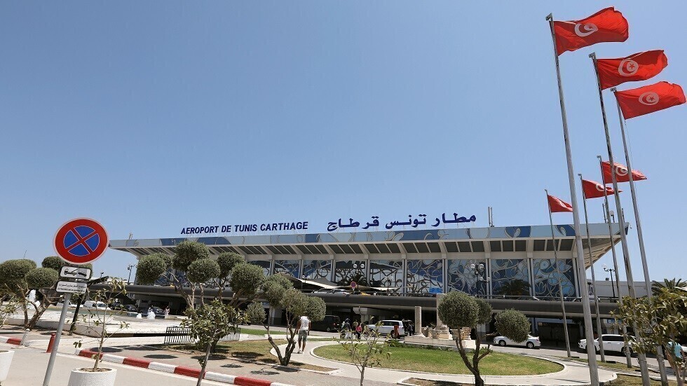 تونس تعفي الوافدين المطعمين بلقاح كورونا من الحجر الصحي