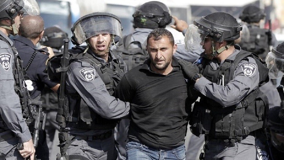إسرائيل تعتقل 19 فلسطينيا من الضفة بينهم قيادي في "حماس"