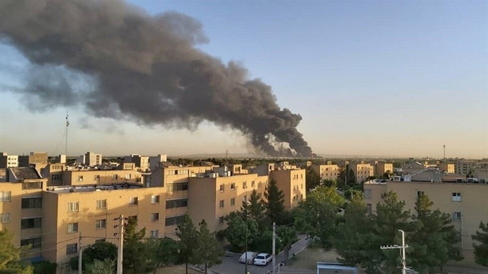 مسؤول إيراني ينفي وقوع انفجارات بمصفاة طهران ويعلن السيطرة الكاملة على الحريق