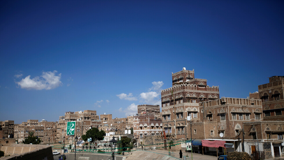 وصول وفد من المكتب السلطاني في عمان إلى صنعاء