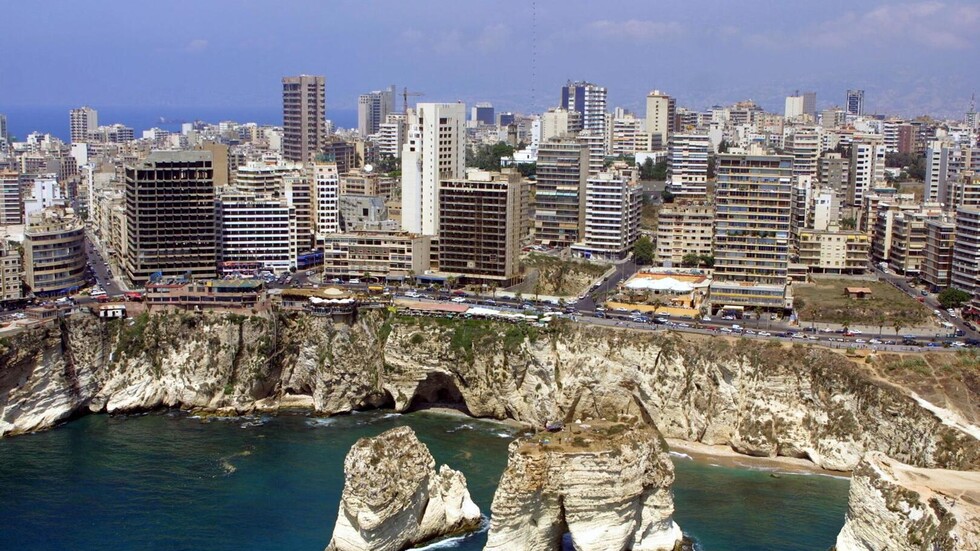 لبنان.. مصرع شاب سوري أثناء ممارسته هواية القفز عن صخرة الروشة (فيديو)