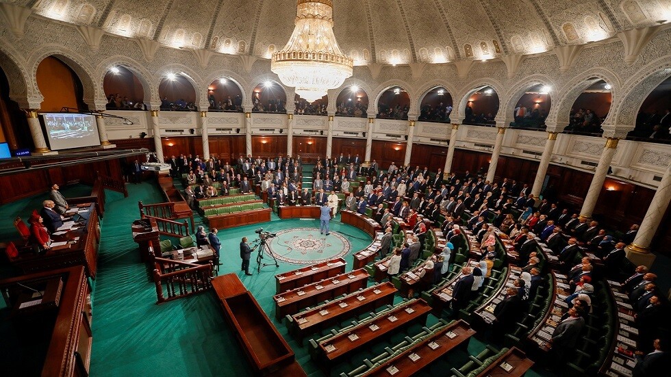 بعد وفاة مواطنة رفض المستشفى العسكري إيواءها.. نائب بالبرلمان التونسي يطالب وزير الدفاع بالاستقالة