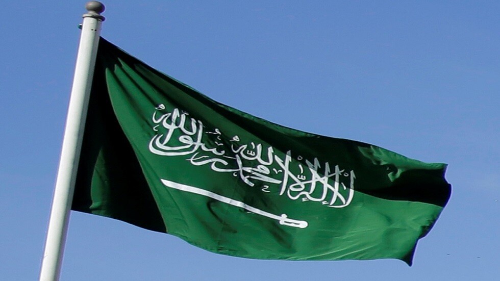 السعودية.. بدء النظر في قضيتين جنائيتين تورط فيهما عريف عسكري وضابط شرطة