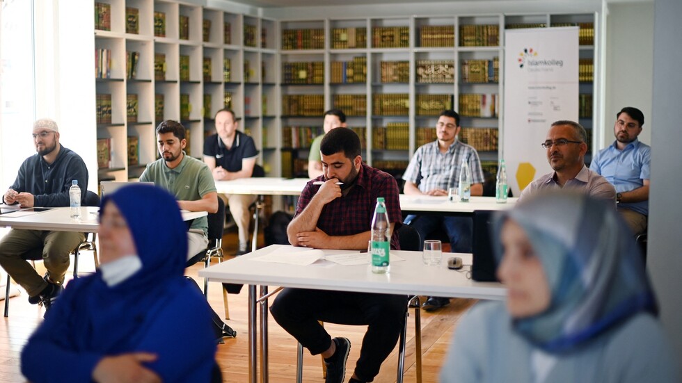 ألمانيا تطلق برنامجا لإعداد أئمة محليين لتقليص نسبة رجال الدين المسلمين الآتين من الخارج