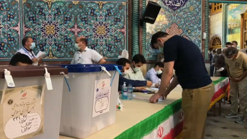 إيران.. تمديد الاقتراع في الانتخابات لغاية الساعة الثانية عشرة مساء