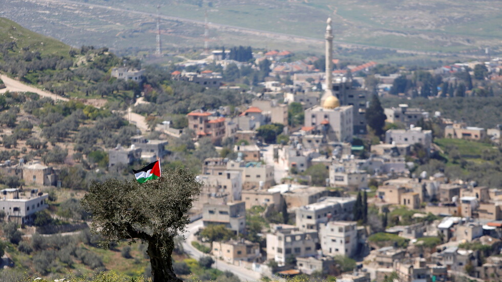 إعلام عبري:  إخلاء البؤرة الاستيطانية في جبل صبيح قد ينفذ نهاية الشهر
