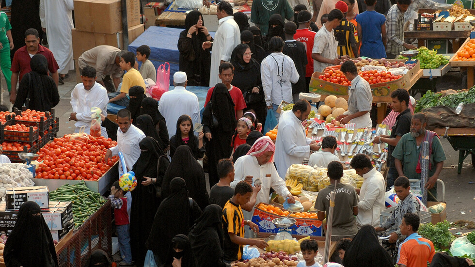 السعودية: لا دخول لأي شحنة خضار وفواكه إلى المملكة إلا بإذن مسبق