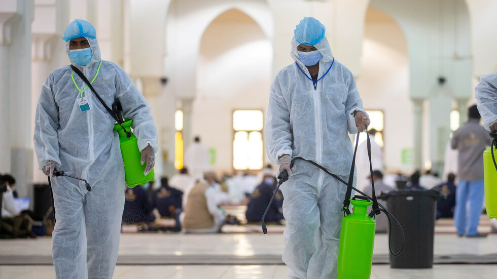 السعودية.. إصابات كورونا اليومية تتخطى الـ1470 وتسجيل 12 وفاة