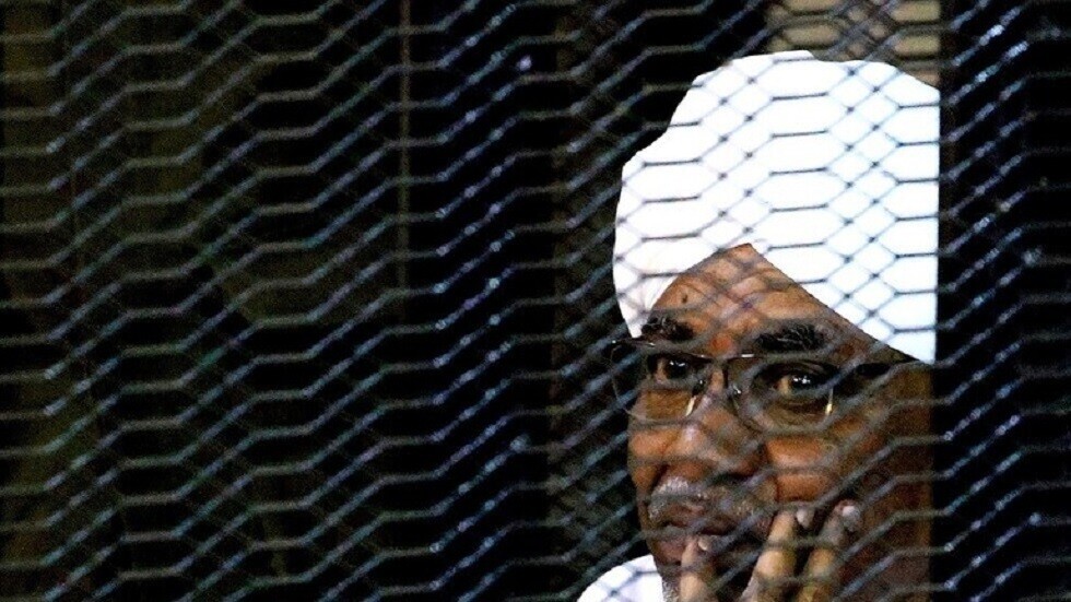 دفاع البشير يطالب بنقله إلى المستشفى لاحتمال إصابته بكورونا