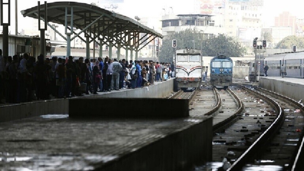 مصر.. توقيف السائقين المتهمين بالتسبب بحادث قطار حلوان