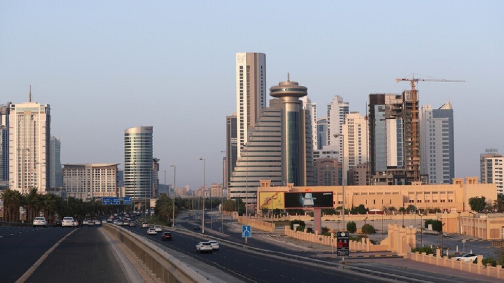 البحرين تمدد برنامج الدعم للقطاعات المتأثرة بجائحة كورونا