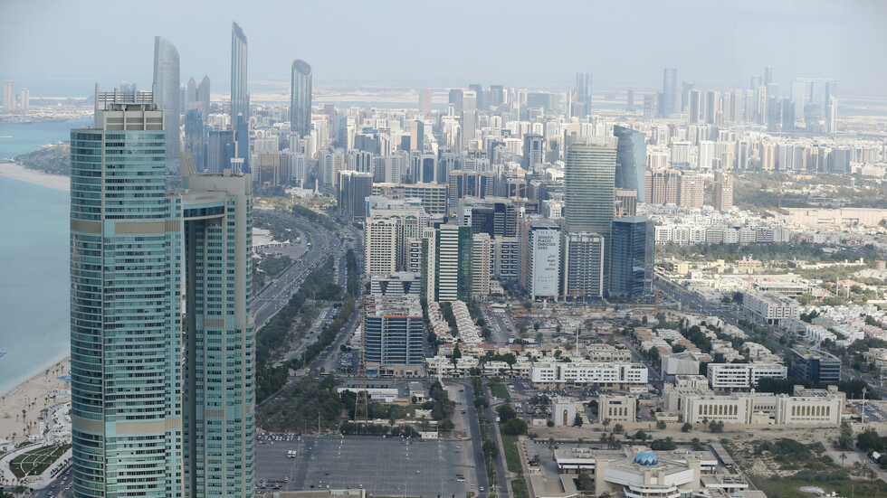 سلطات أبو ظبي تحصر الدخول إلى مجموعة أماكن خاصة على الملقحين ضد كورونا فقط