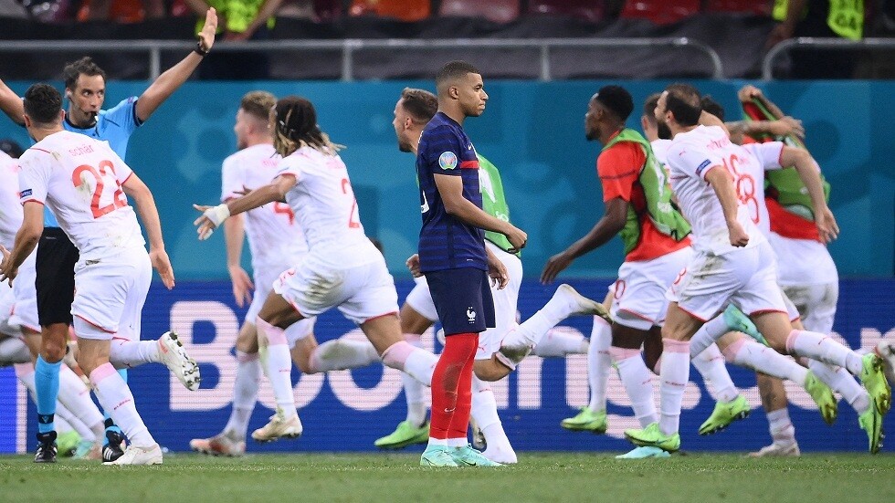 بالفيديو.. مبابي يهدر ركلة ترجيحية ويطيح بمنتخب "الديوك" خارج أمم أوروبا