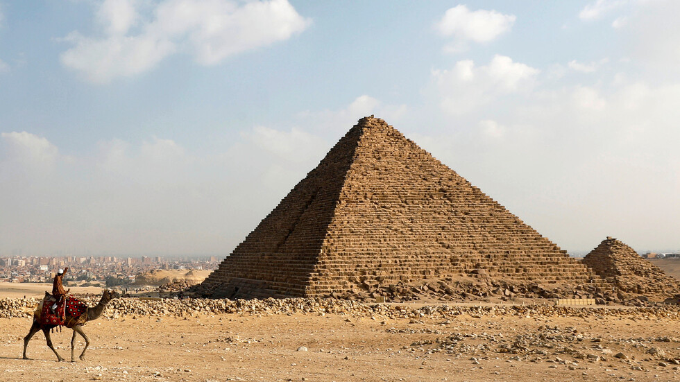 مسؤولة مصرية تكشف إيرادات السياحة وعدد السائحين