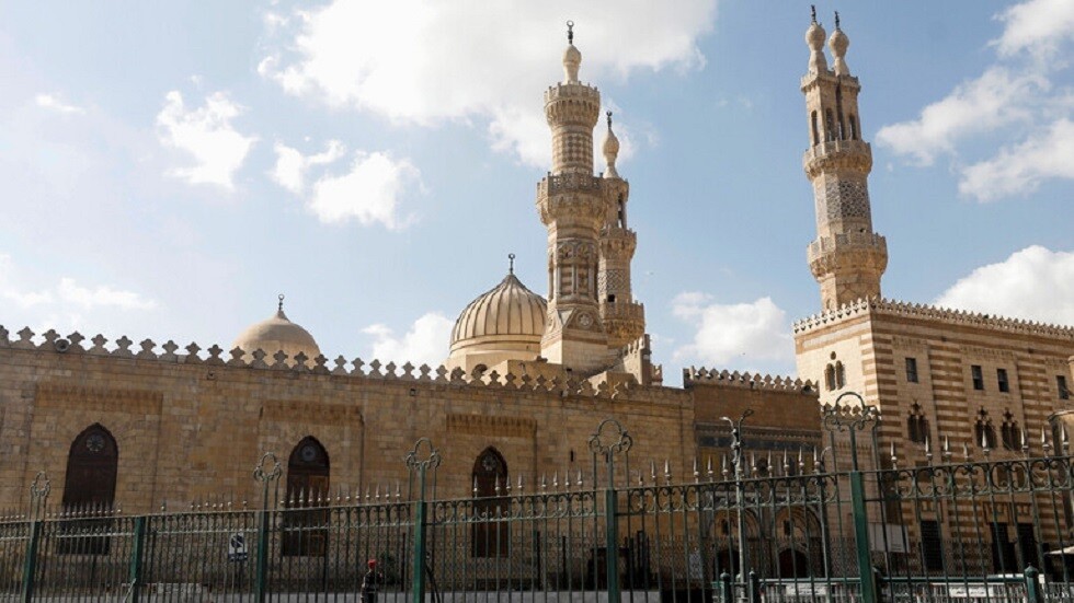 عالمة أزهرية تطالب بالاكتفاء بمولودين فقط بعد وصول عدد السكان في مصر إلى 102 مليون نسمة