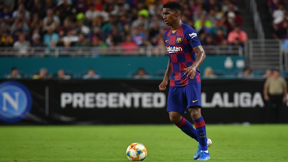 ليدز يضم المدافع فيربو من برشلونة
