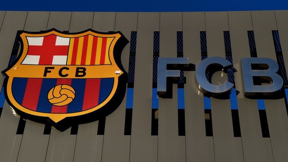 رسميا.. برشلونة يعلن تعاقده مع 