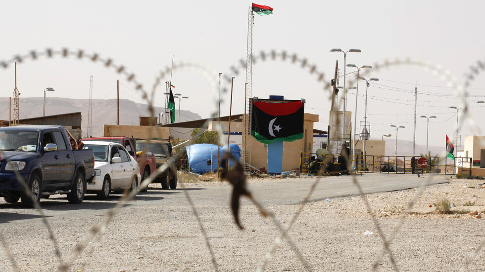 ليبيا تتخذ إجراءات لمساعدة رعاياها العالقين بتونس على العودة