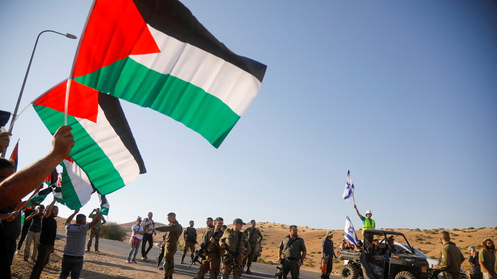 جهاز الإحصاء الفلسطيني: عدد الفلسطينيين في العالم حتى منتصف 2021 بلغ 13.8 مليون شخص