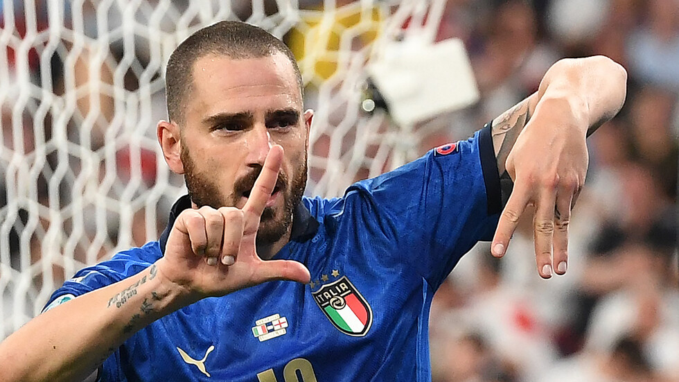 المحارب القديم بونوتشي الأفضل في نهائي اليورو