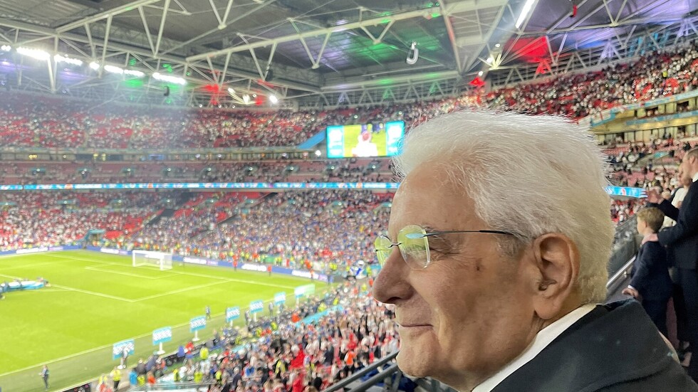 الرئيس الإيطالي يحتفل بأبطال اليورو 2020 في روما (فيديو)