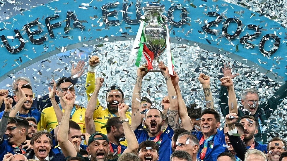 المنتخب الإيطالي يعود إلى روما رافعا كأس أمم أوروبا 