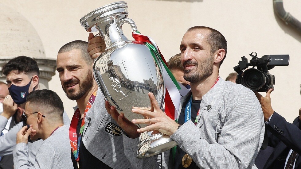 منتخب "الآتزوري" بطل أوروبا يتوجه للقاء رئيس إيطاليا (فيديو وصور)