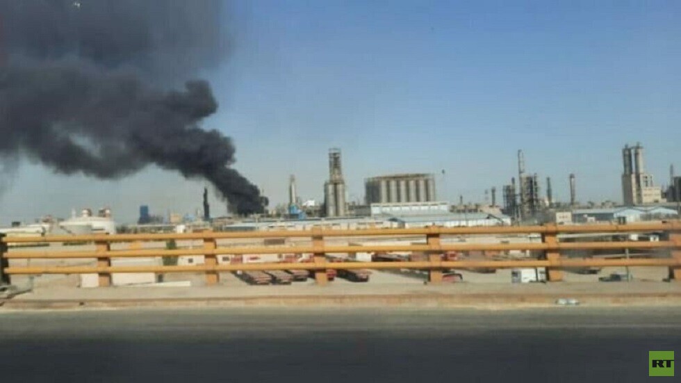 السيطرة على حريق في مستودع بمحطة "أمير كبير" للبتروكيماويات جنوب إيران (فيديو)