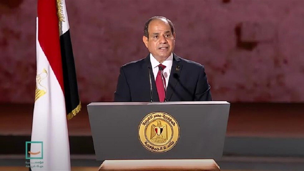 السيسي يمازح المصريين ويوجه إليهم نصيحة (فيديو)