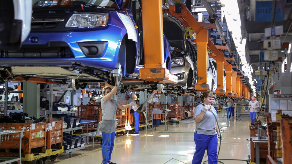 شركة "AvtoVAZ" الروسية لصناعة السيارات توسع إنتاجها في كازاخستان