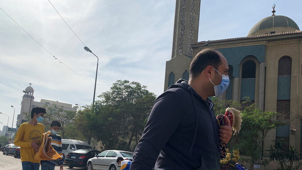 مصر.. كاميرا مراقبة تضبط فعلا صادما داخل مسجد (فيديو)