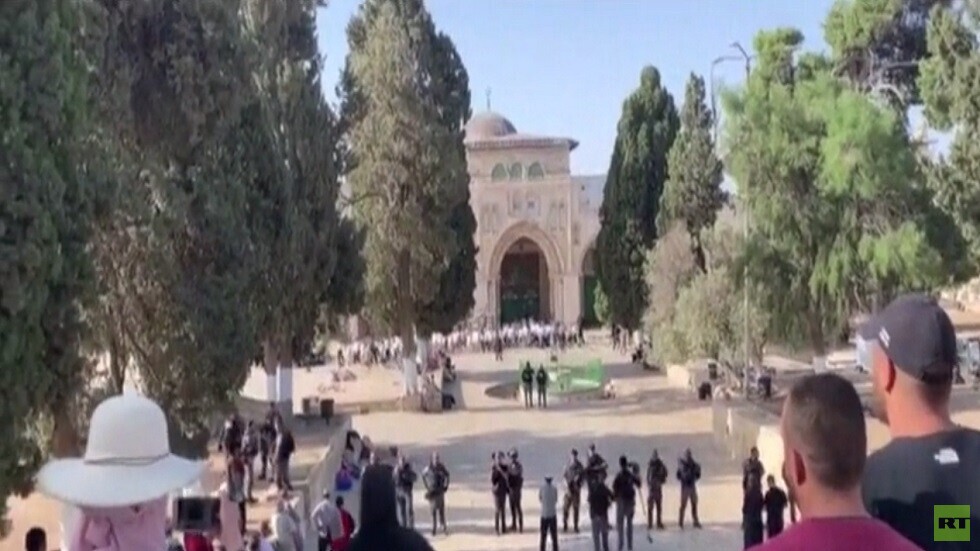 مستوطنون يقتحمون باحات المسجد الأقصى