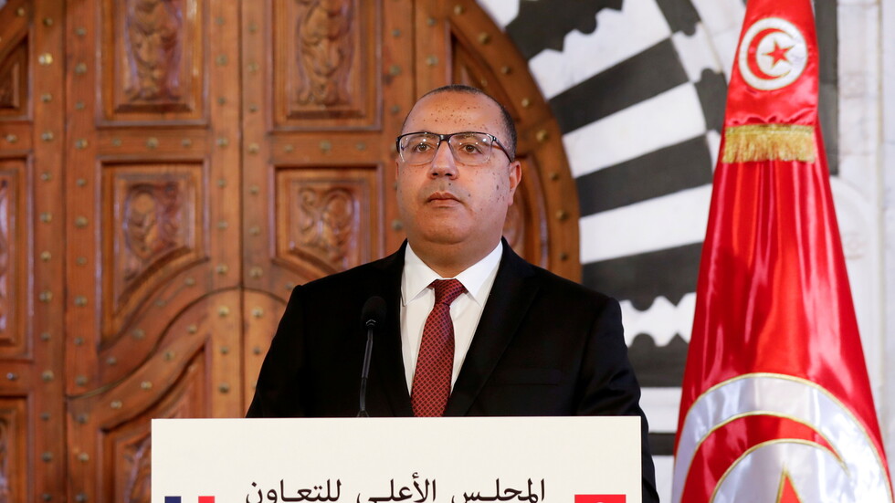 مطالبة رئيس الحكومة التونسية بالاستقالة