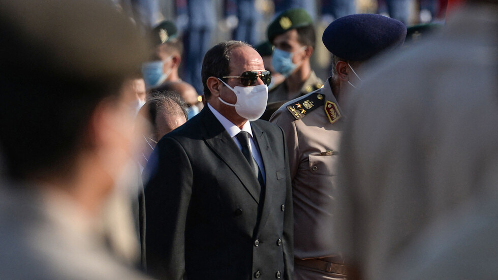 السيسي يؤدي صلاة عيد الأضحى بالعلمين الجديدة