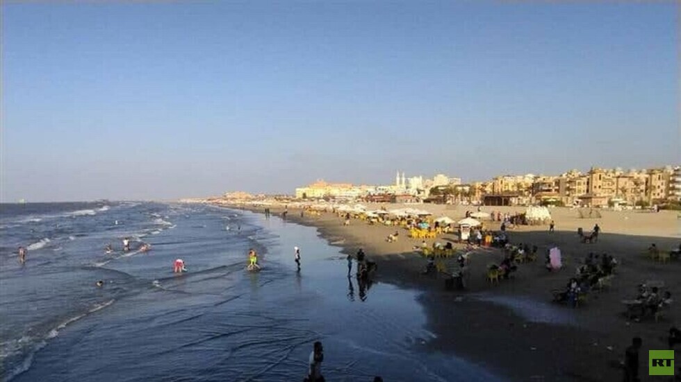 مصر.. وزيرة البيئة توجه بدفع لجنة عاجلة للسيطرة على التلوث الزيتي بشاطئ المناخ في بور سعيد
