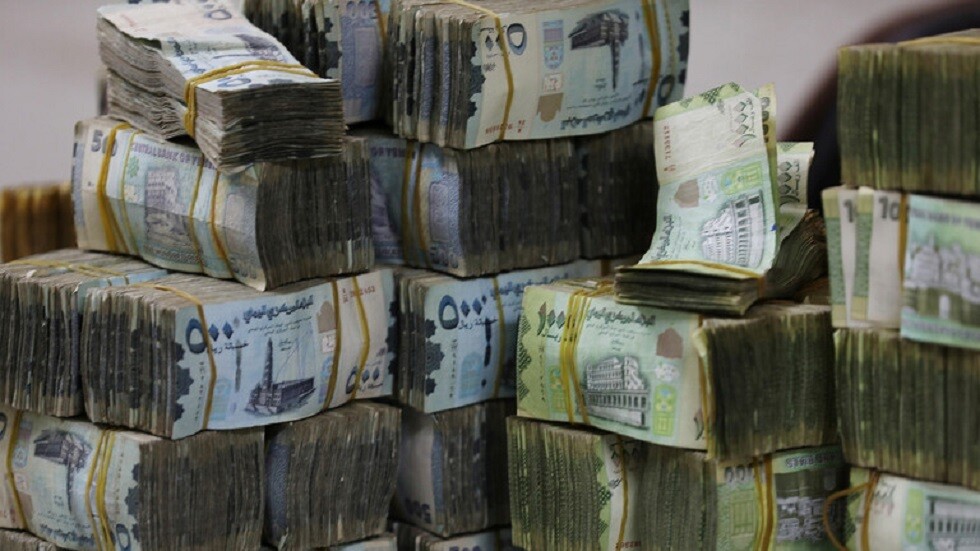 اليمن.. تجار عدن يرفضون رفع سعر الدولار الجمركي