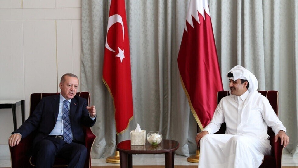 أمير قطر يتلقى اتصالا هاتفيا من الرئيس التركي