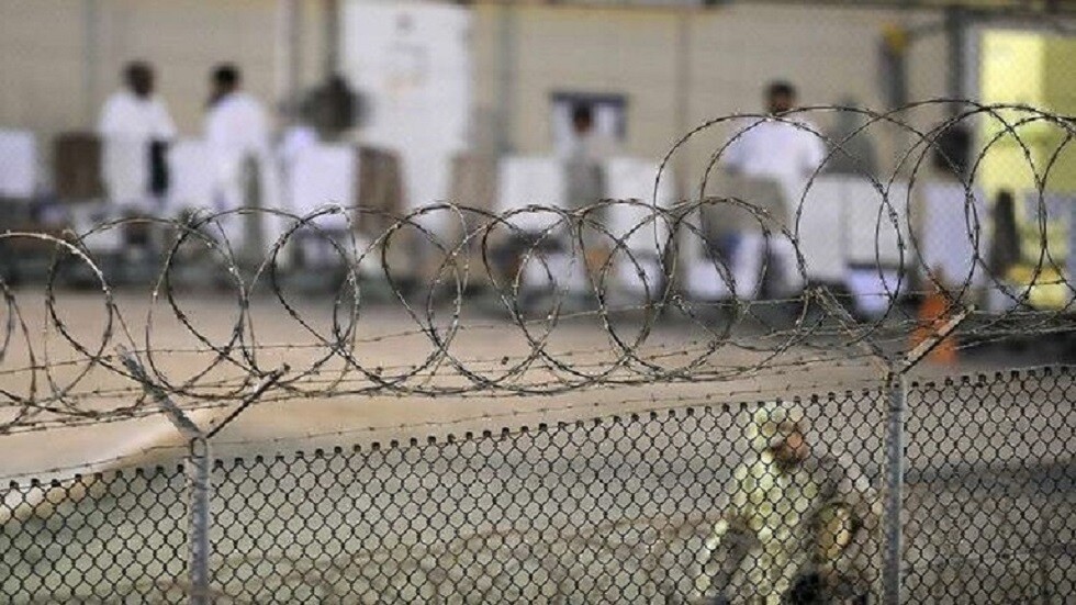 الإمارات ترحّل 6 من معتقلي غوانتانامو إلى اليمن