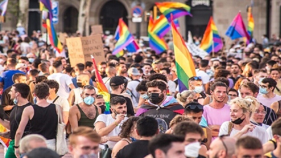شرطة كييف تستخدم الغاز لتفريق محتجين ضد فعالية للمثليين