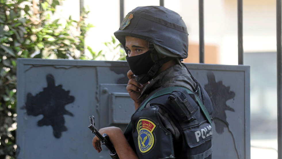 جريمة مروعة في مصر.. قاصر يقتل زميله أمام المارة