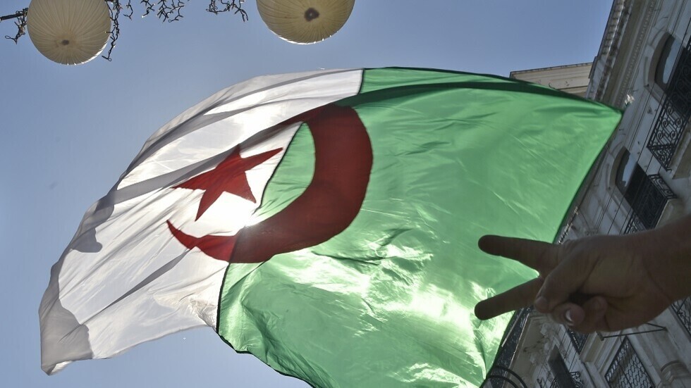 الجزائر تسحب اعتماد قناة "العربية"