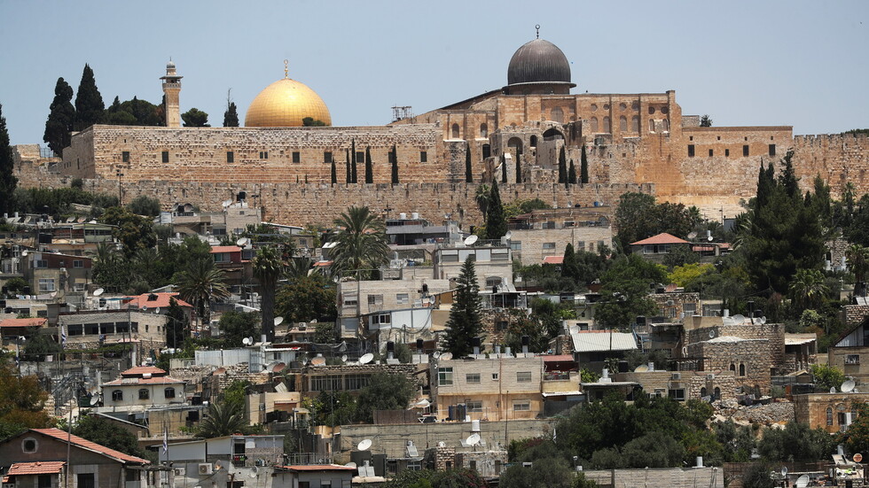 القوات الإسرائيلية تغلق حي الشيخ جراح بشكل كامل في القدس الشرقية (فيديوهات)