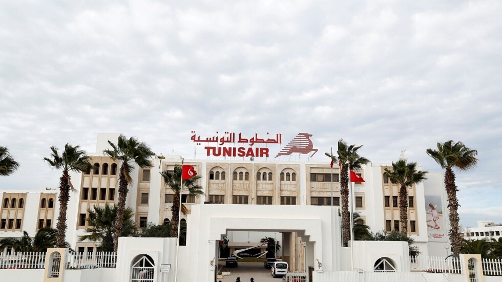 تونس.. منع 5 مديرين ومهندسين بالخطوط الوطنية من السفر
