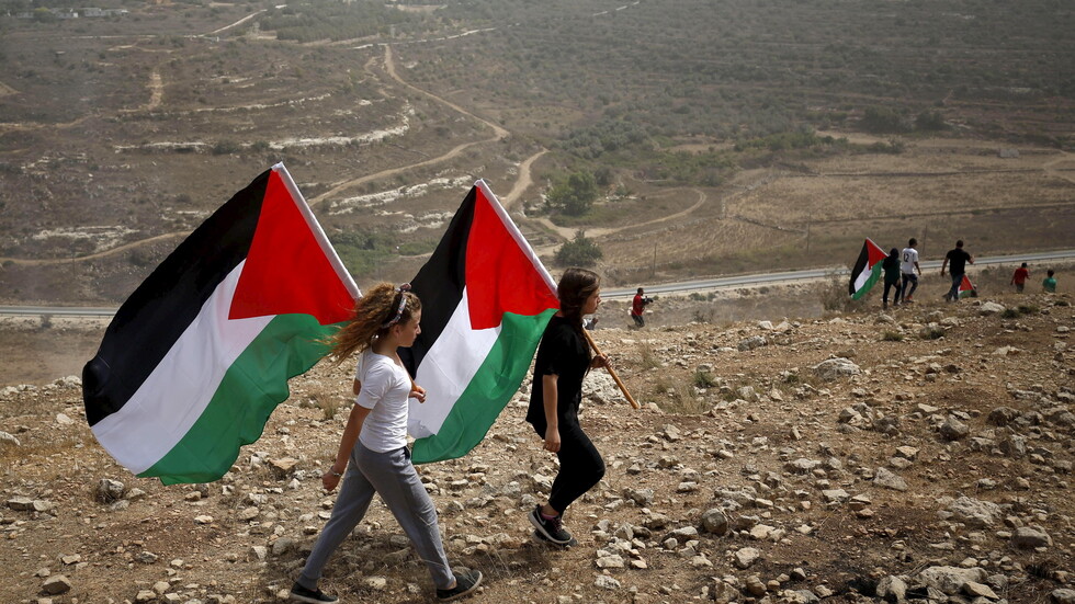 تقرير: قطر تقدم منحة شهرية بقيمة 30 مليون دولار للسلطة الفلسطينية