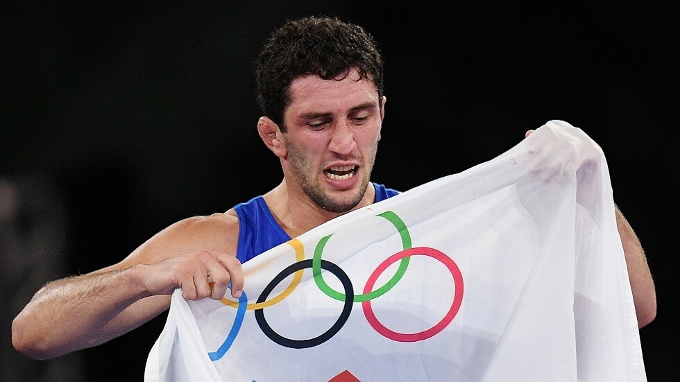 المصارع سيداكوف يهدي روسيا الذهبية الـ17 في أولمبياد طوكيو