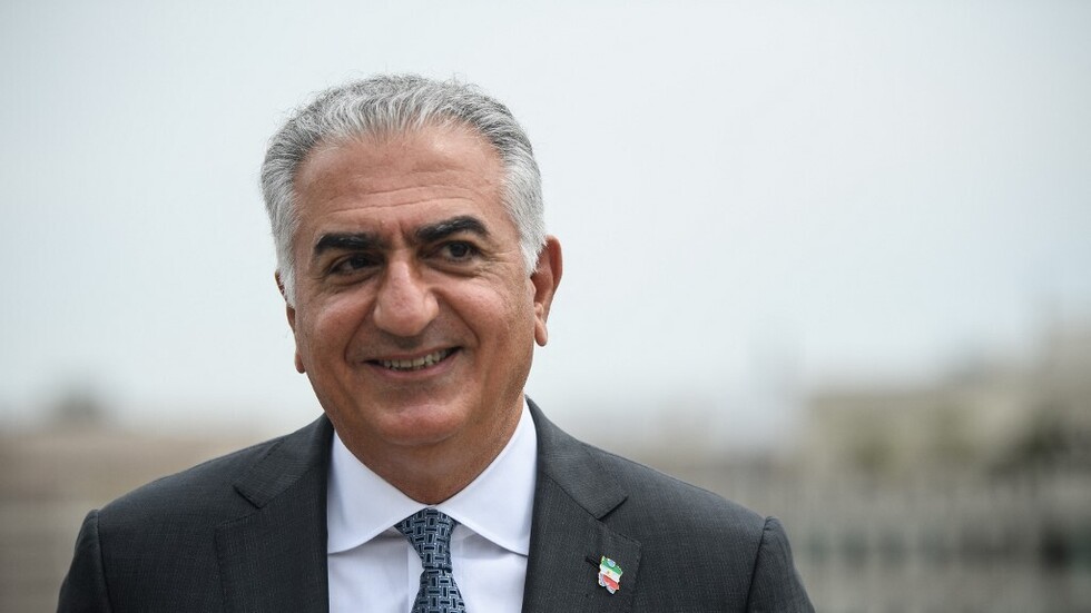 نجل شاه إيران السابق يدعو الغرب إلى توجيه "الضربة القاضية" لإيران