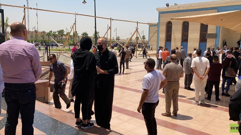 شاهد إنطلاق مراسم جنازة الفنانة الراحلة دلال عبدالعزيز